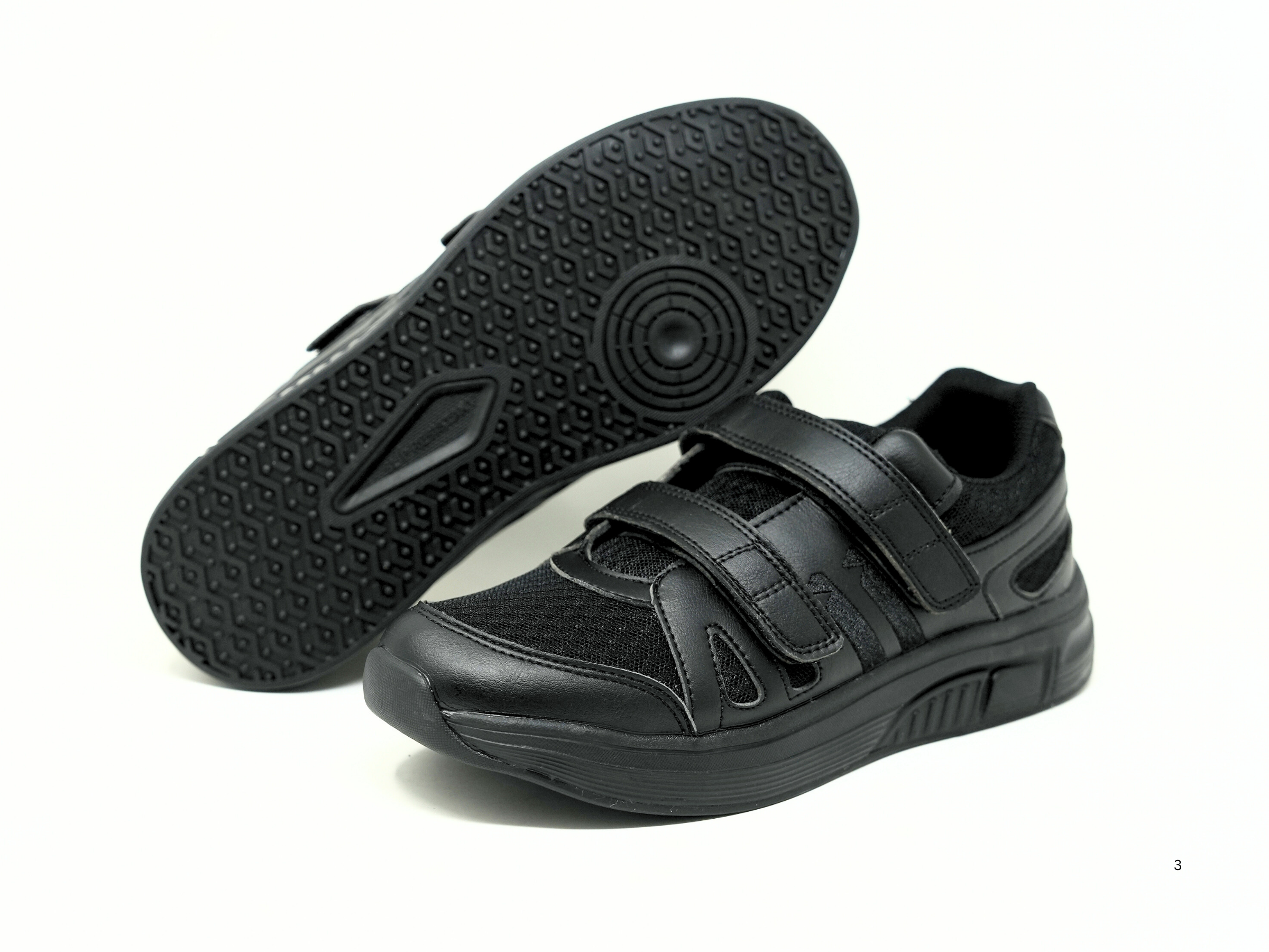 FITec 9331 - Lady's Added-Depth Light Mesh Walking Shoe - Black