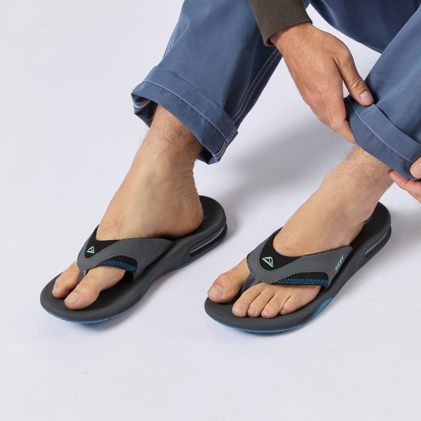 Reef Fanning view 2 - Gunmetal/Ocean