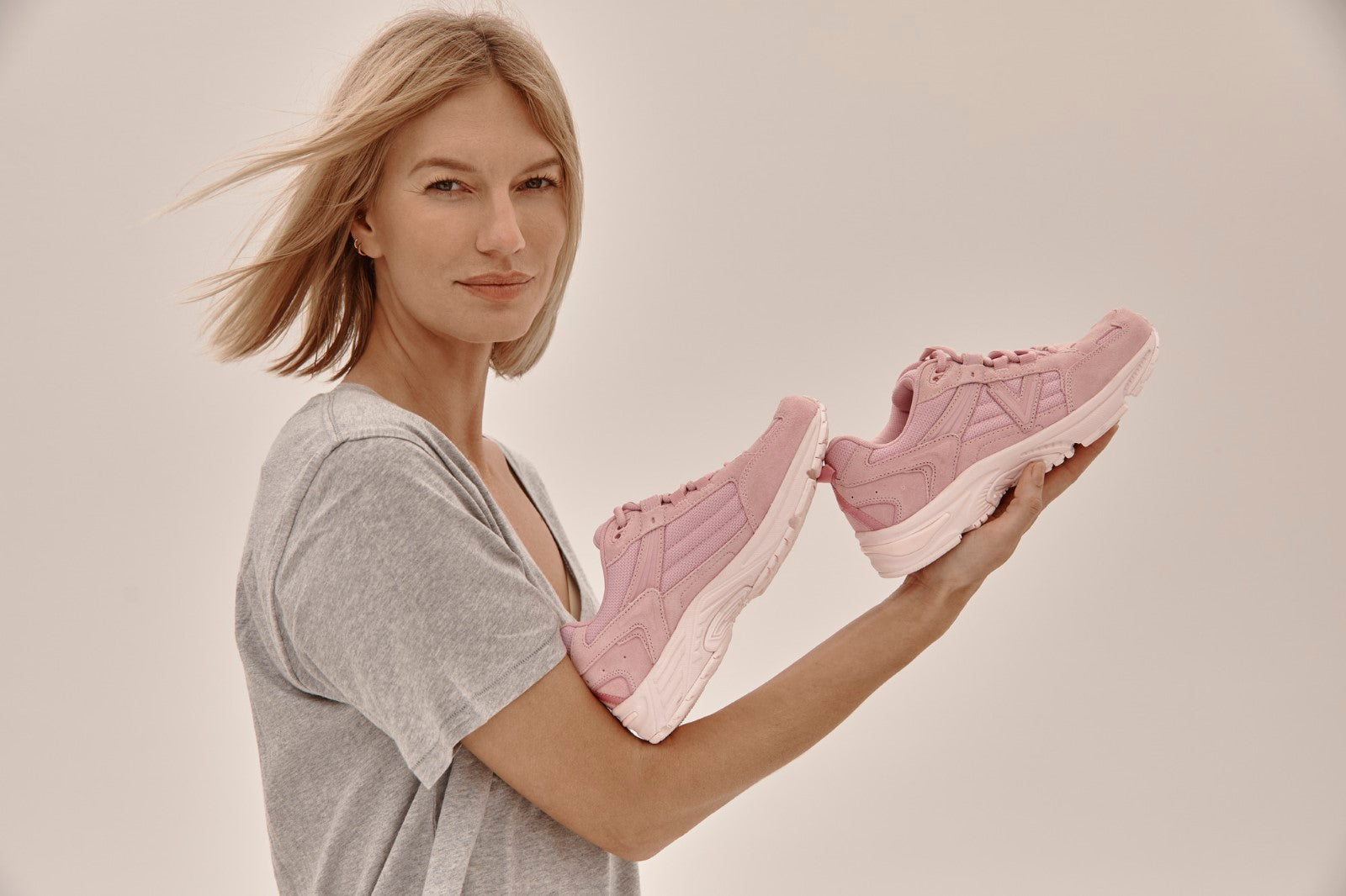 Vionic Classic Walker 2.0 Women's Athletic Walking Shoe - Cameo Pink - 0003-med