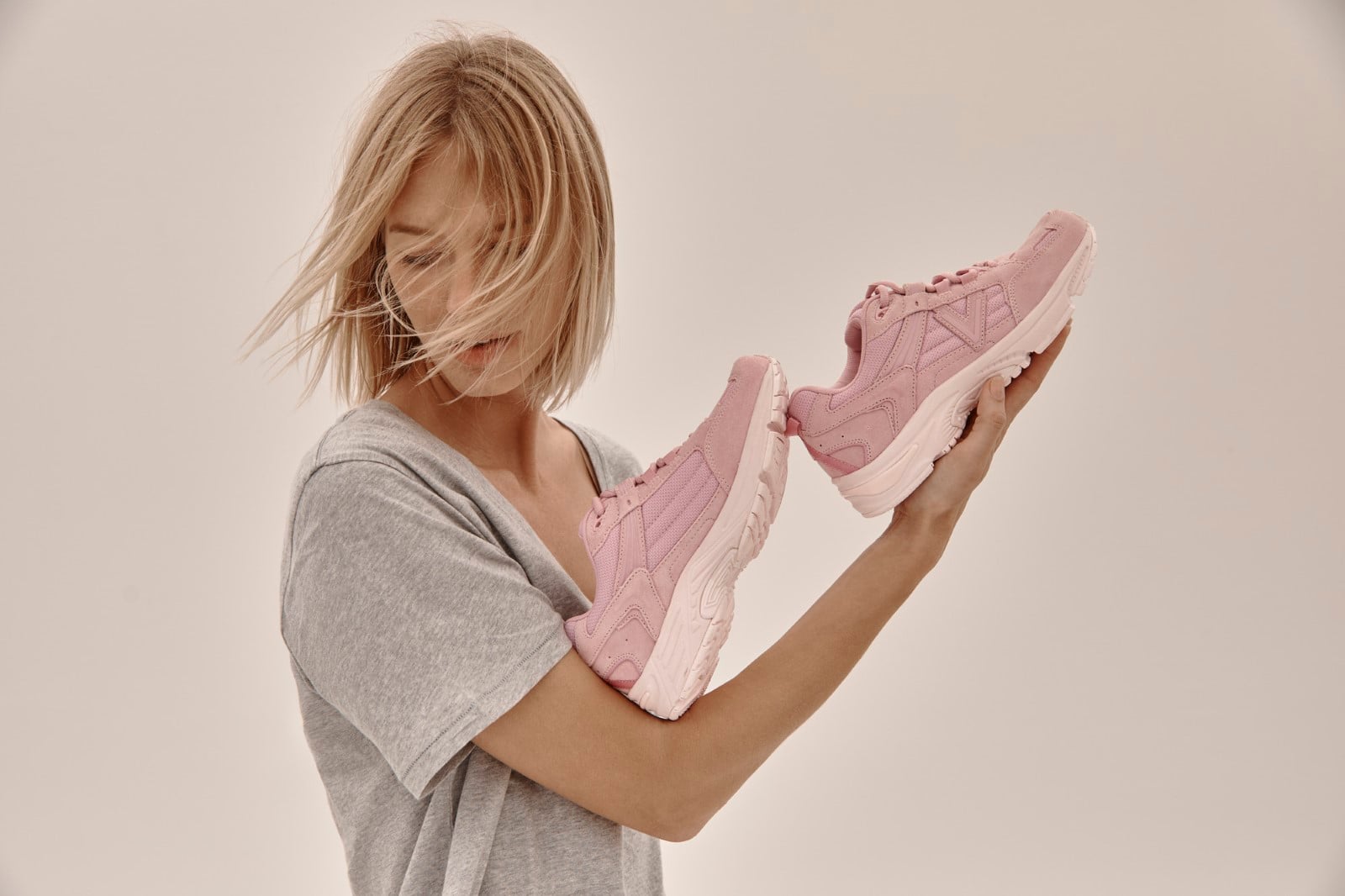 Vionic Classic Walker 2.0 Women's Athletic Walking Shoe - Cameo Pink - 0010-med