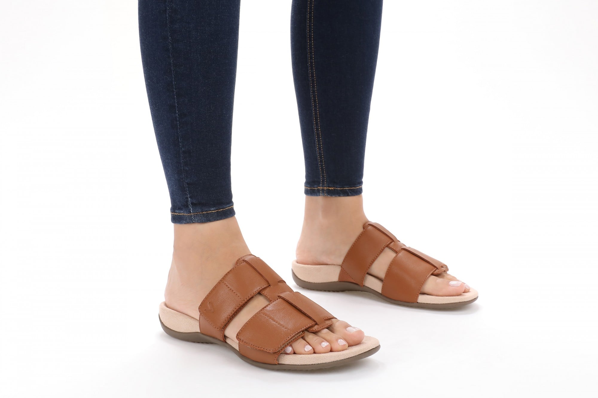 Vionic Riley Women's Cushioned Slide Sandal - Tan - Side