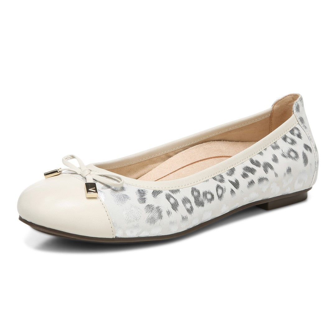 Vionic Spark Minna - Women's Casual Shoes - Cream Met Leopard - Left angle