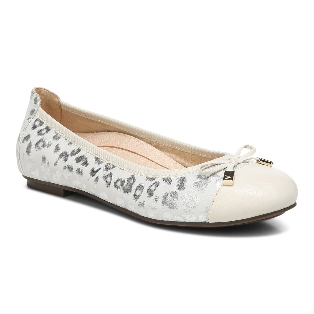 Vionic Spark Minna - Women's Casual Shoes - Cream Met Leopard - Angle main