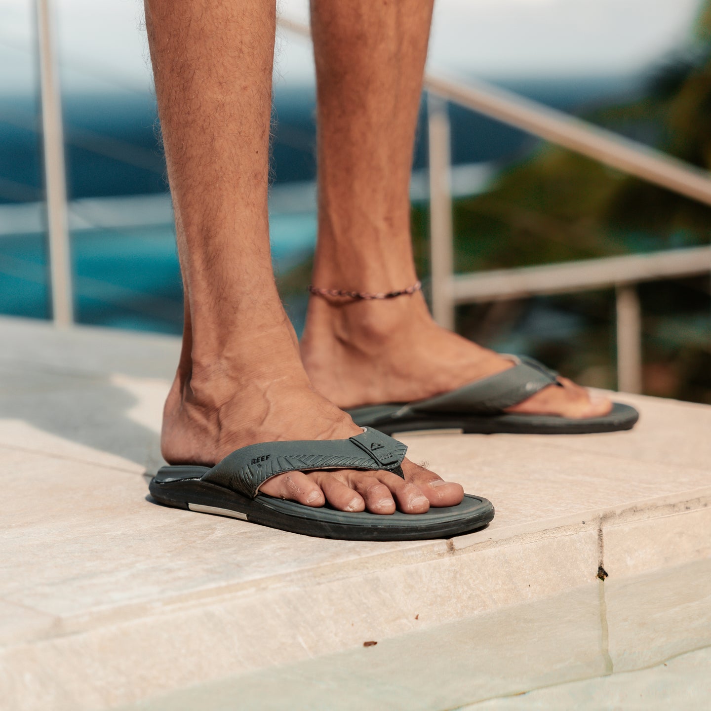 Reef Offshore view 2 - Grey/Black/Tan