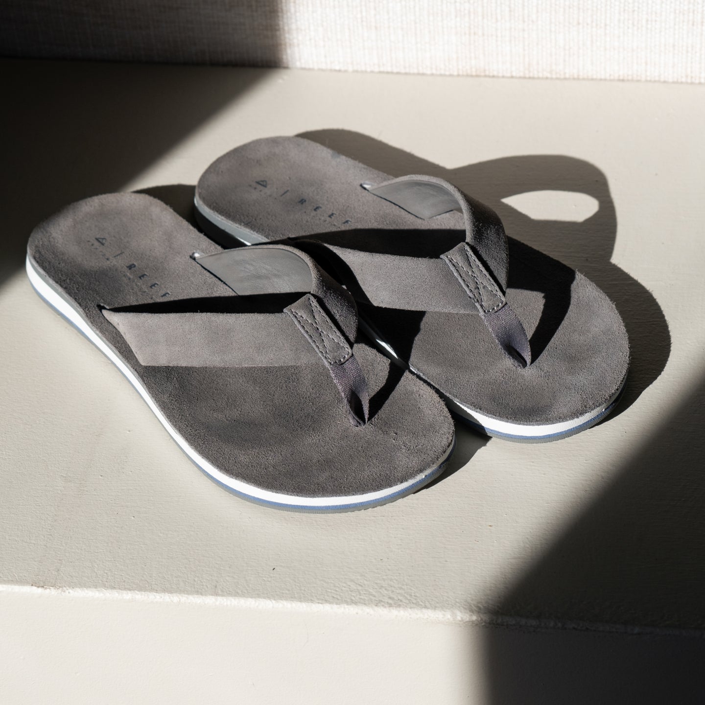 Reef Ojai Classic view 2 - Grey Suede