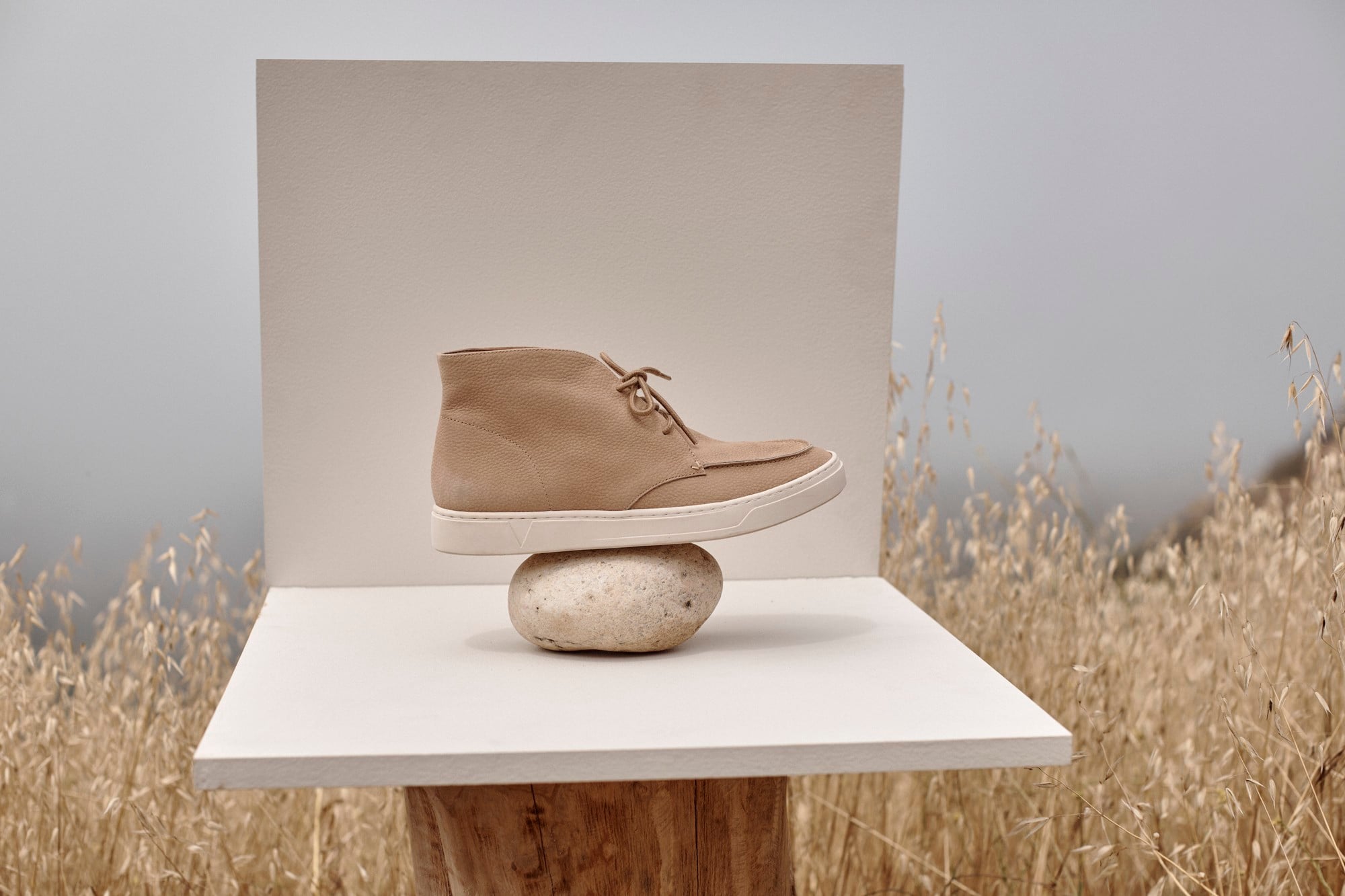 Vionic Danfield - Men's Casual Comfort Chukka Boot in Sand