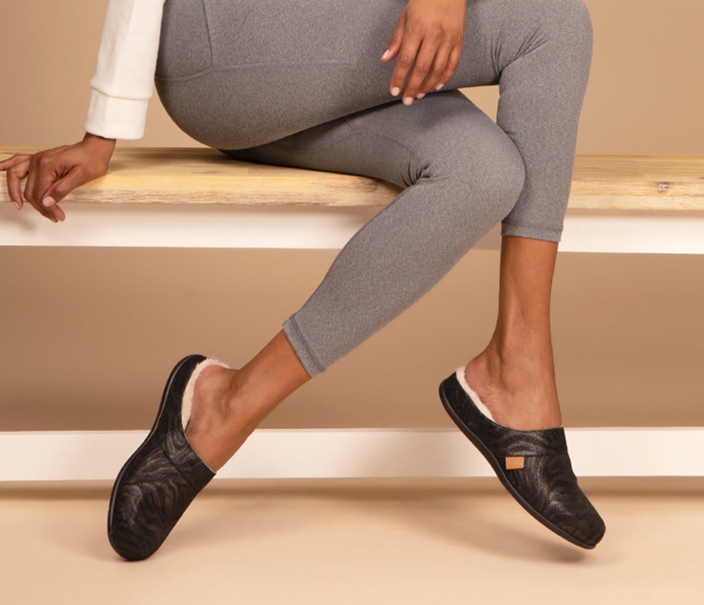 Strive Vienna Women's Supportive Slippers in Black Zebrine