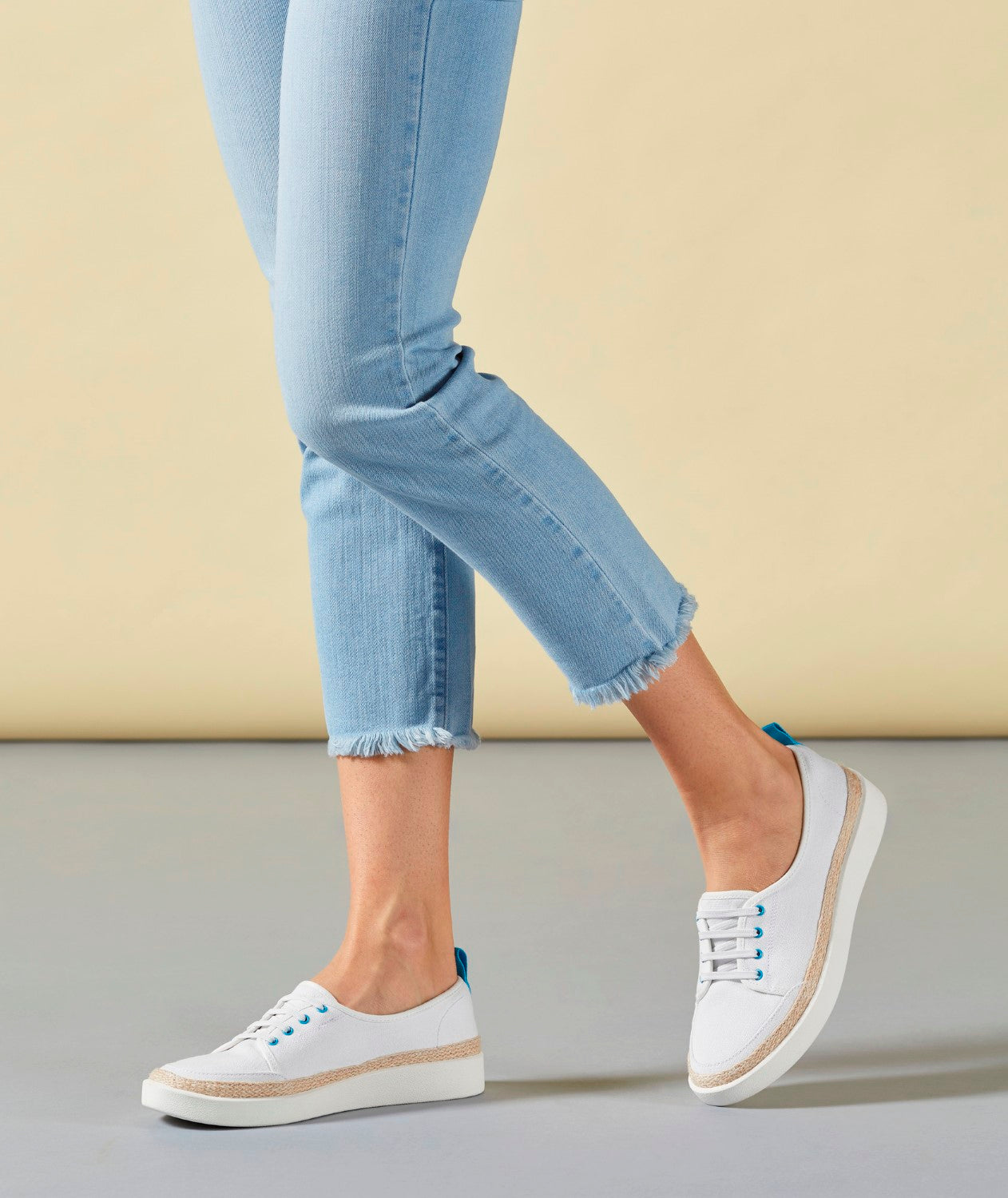 Vionic Jovie Women's Lace Up Casual Shoe - FOOT - 02