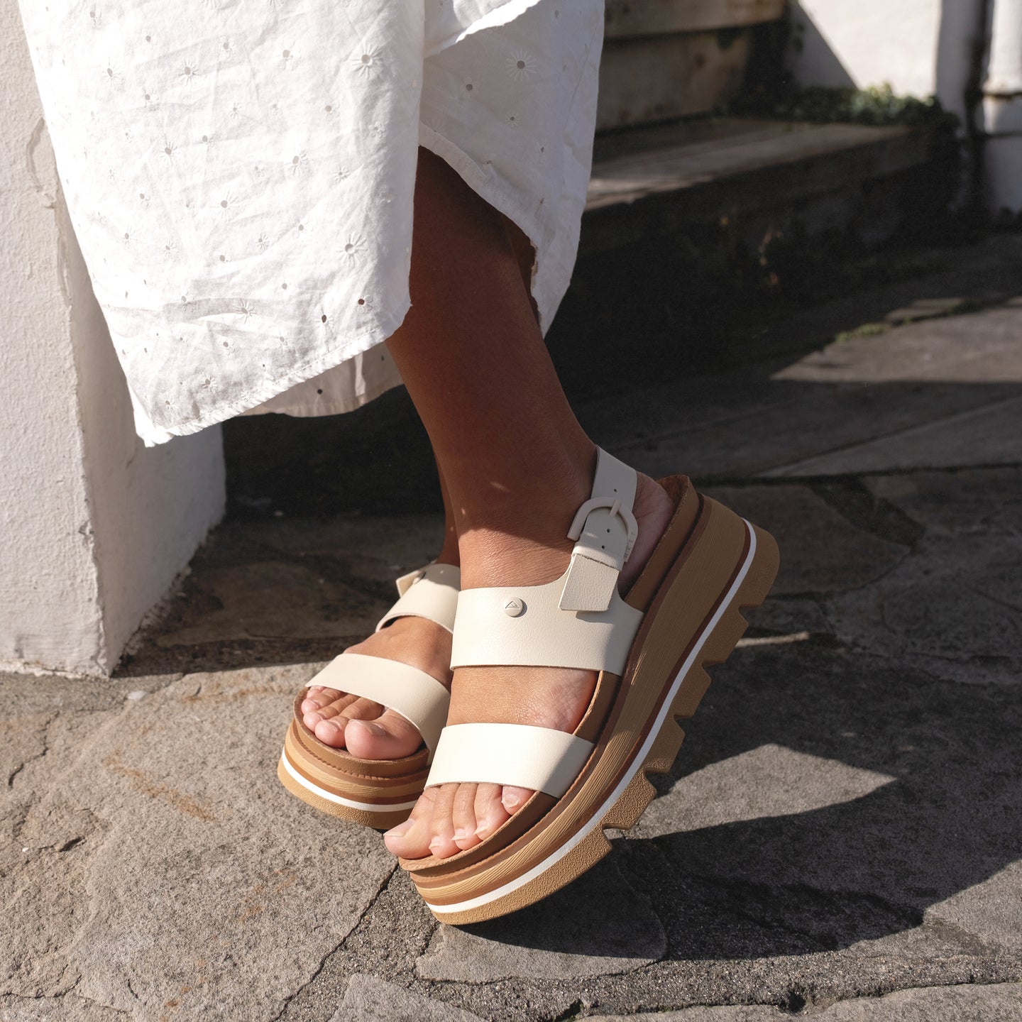 Reef Vista Luxe Liah view 2 - White/Tan