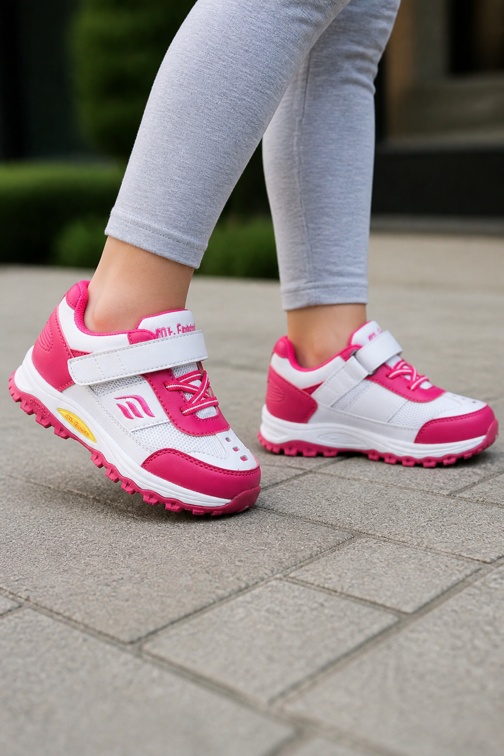 Mt. Emey Children's Orthopedic Shoes 3301 by Apis - Lifestyle - generated
