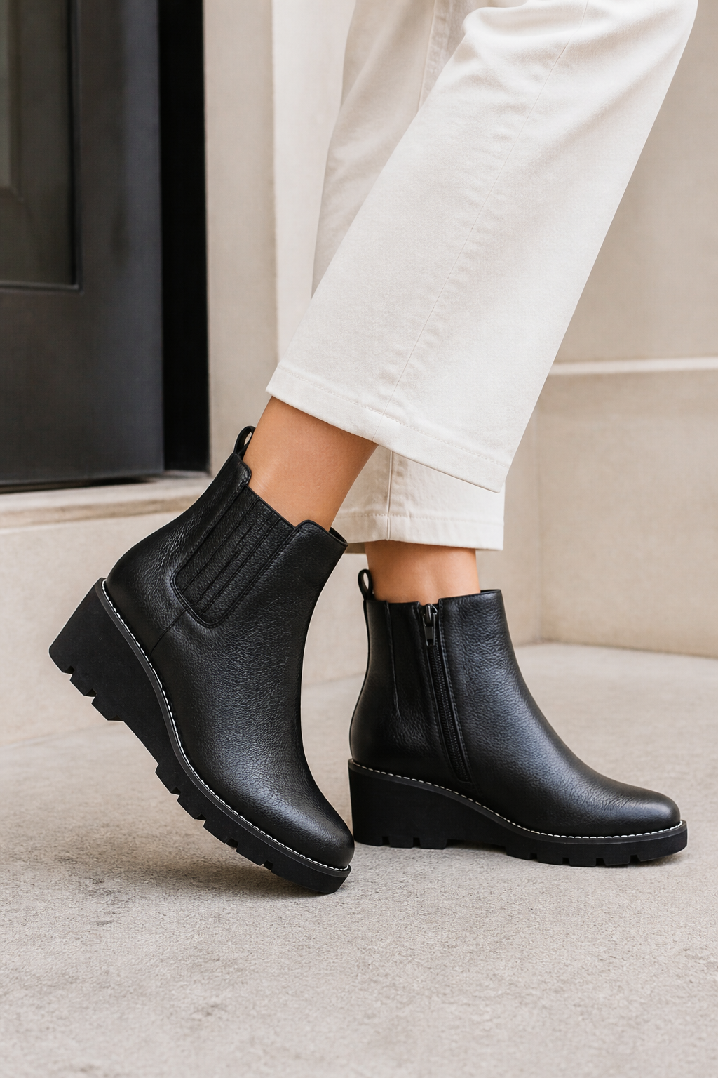 Vionic Aria 2.0 Women's Chelsea Boots - Lifestyle - generated