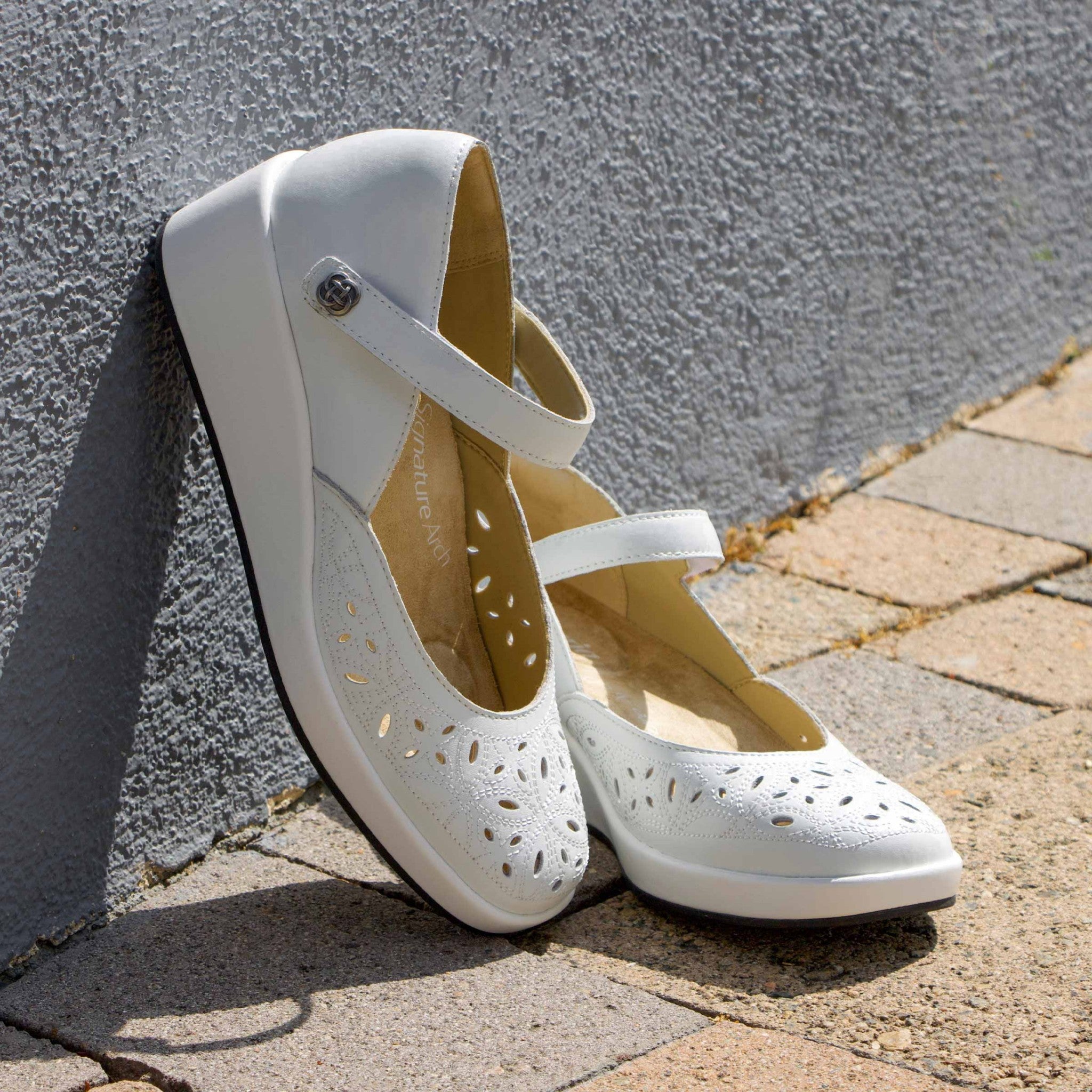 Alegria Hayes Comfort Arch Support Women's Mary Jane Shoe - White Breeze - 2