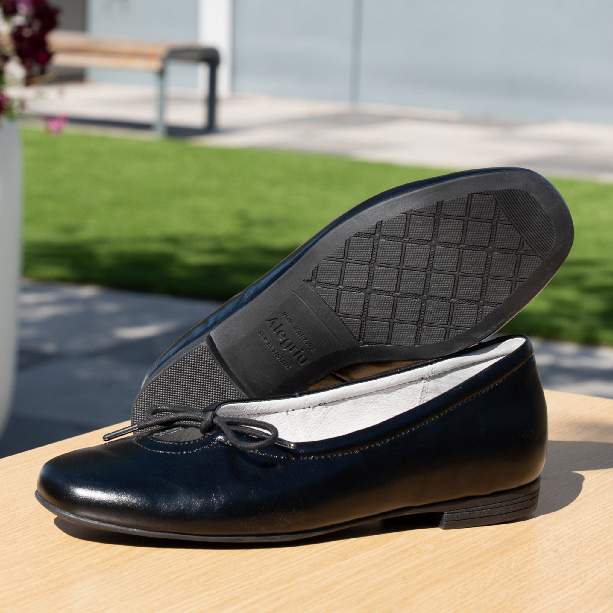 Alegria Leilah Comfort Arch Support Women's Ballet Flat - Black Gloss - 2