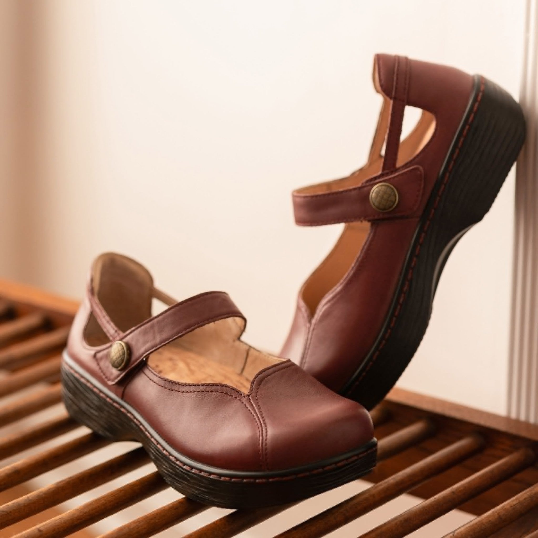 Alegria Onika Wood Look Rocker Comfort Arch Support Women's Mary Jane Shoe - Redwood - 2