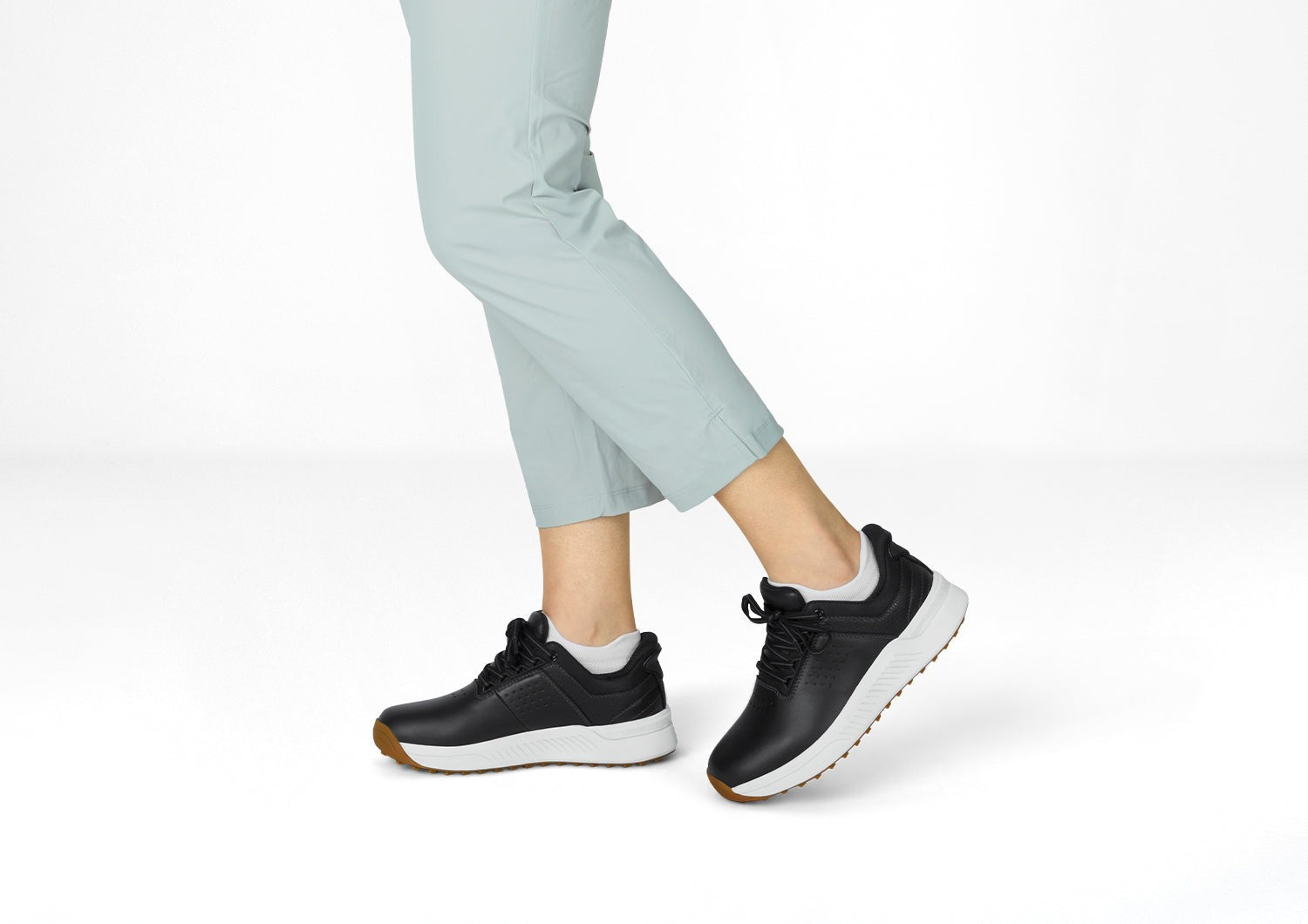 Orthofeet Approach Shot Hands-Free Stretch Women's Golf Sneakers - Black - Lifestyle View - 2
