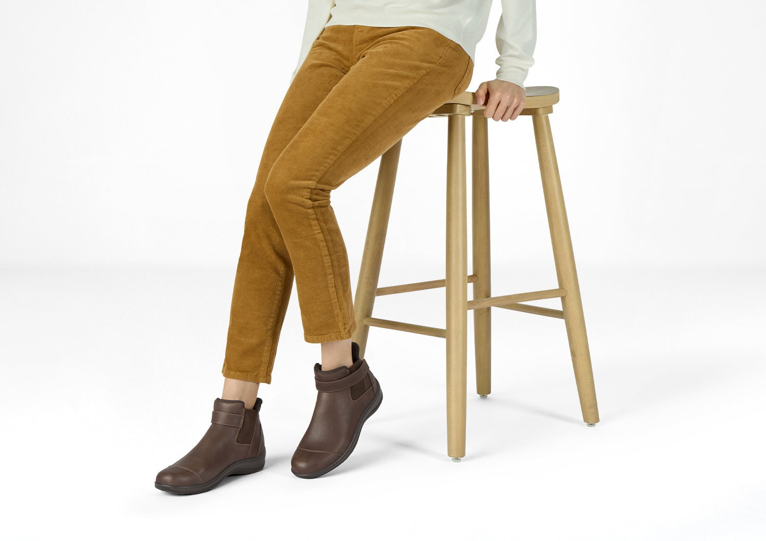 Orthofeet Blaire Hands-Free Women's Boots - Chocolate - Product View - 8