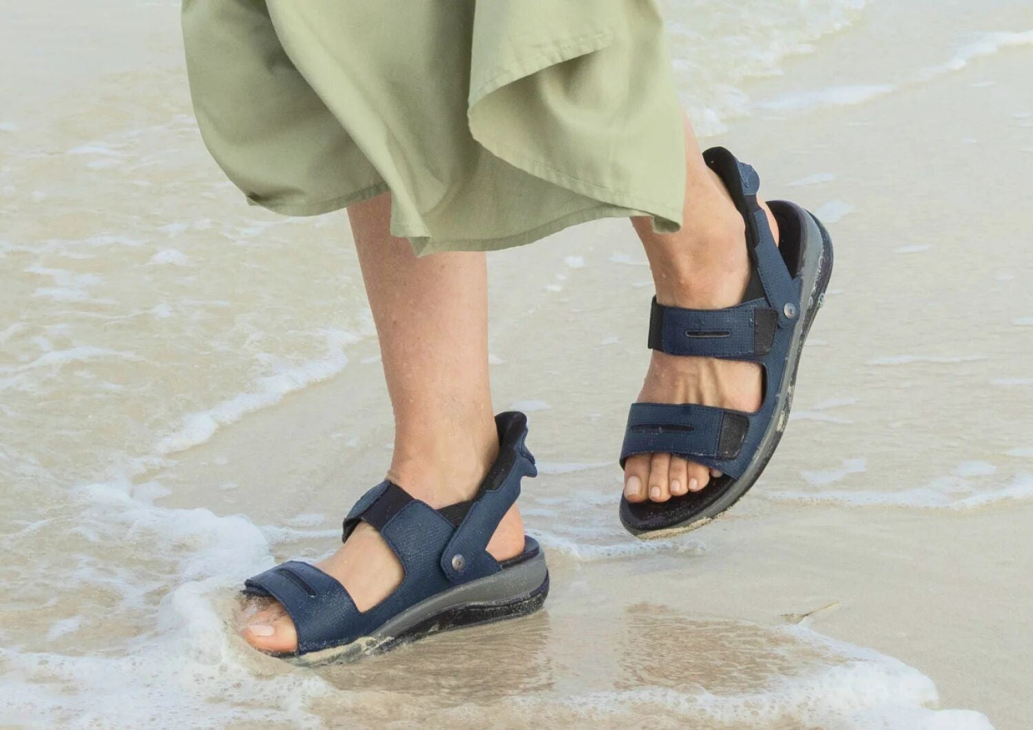 Orthofeet Calypso Hands-Free Supportive Sandal - Blue/black - Lifestyle View - 7
