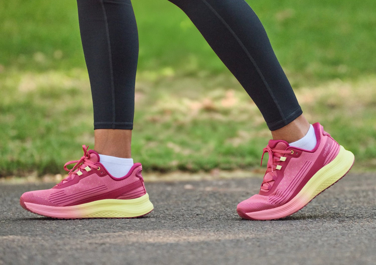 Orthofeet Dart Hands-Free Women's Sneakers - Fuschia/yellow - Product View - 2