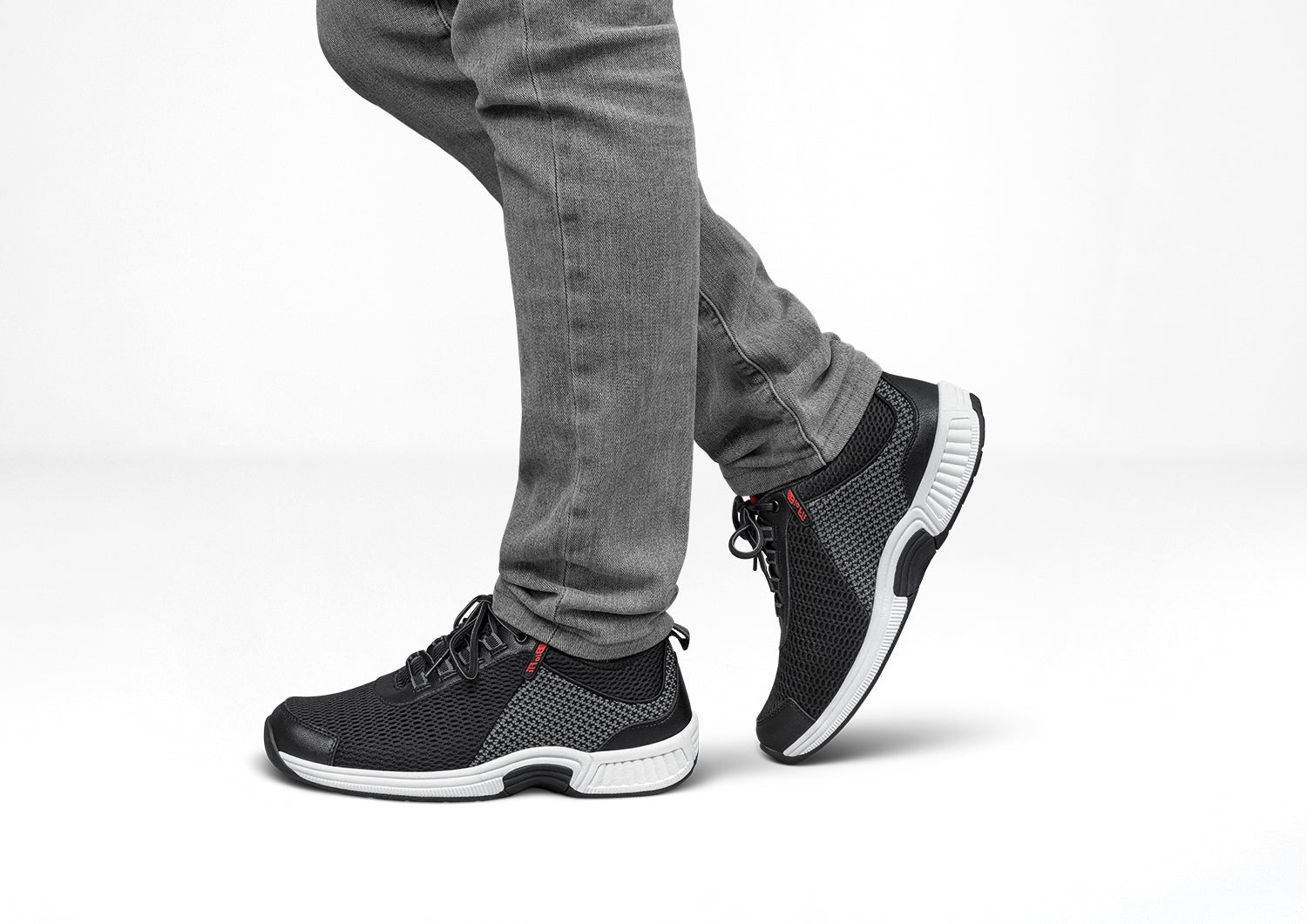 Orthofeet Edgewater Stretch Supportive Arch-Relief Men's Sneakers - Black - Lifestyle View - 2
