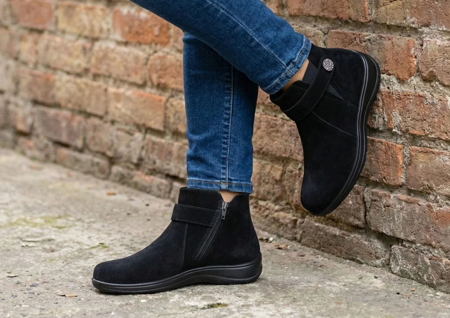 Orthofeet Heather Arch-Support Chelsea Women's Boots - Black - Lifestyle View - 8