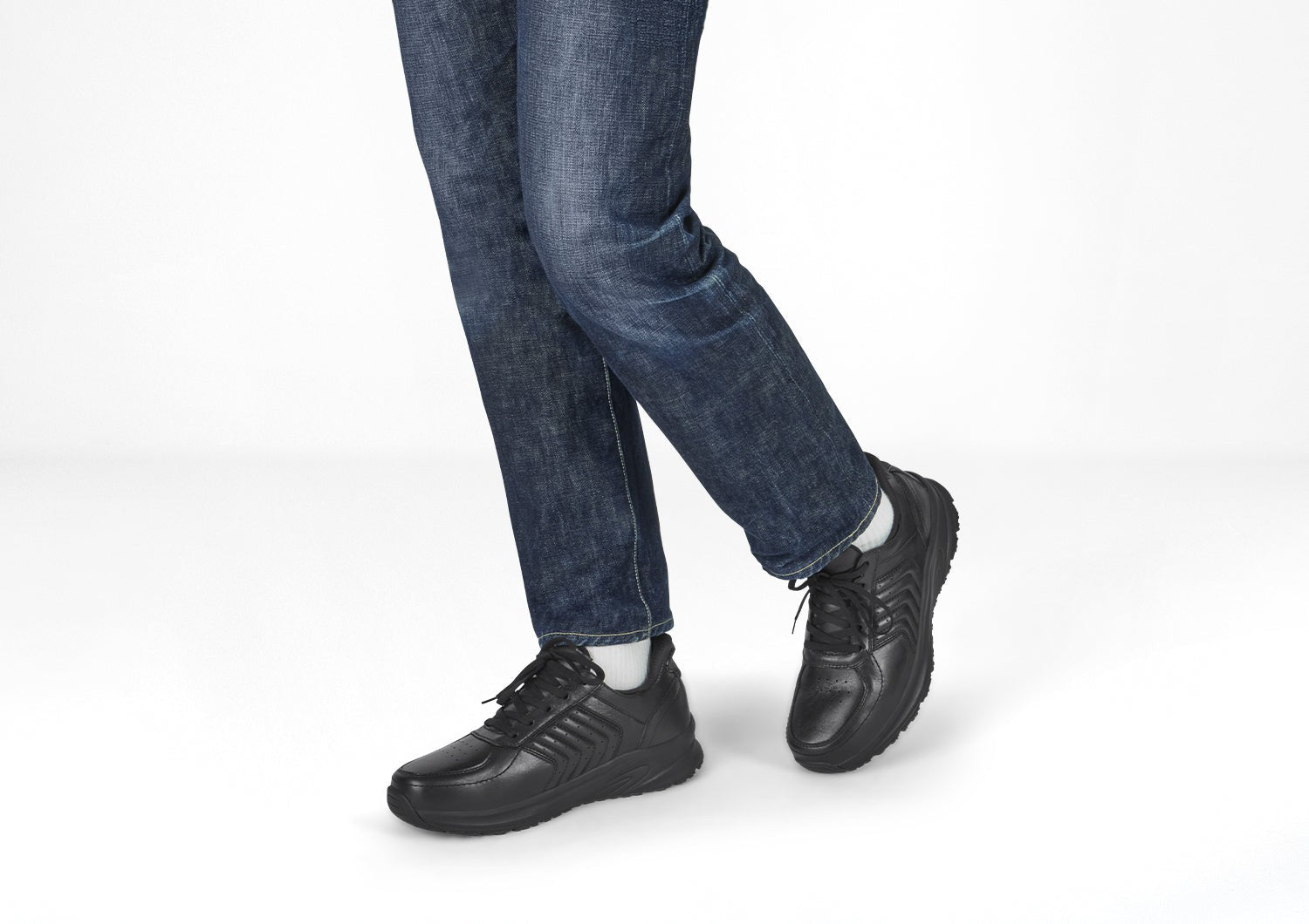 Orthofeet Navigate Hands-Free Men's Sneakers - Black - Lifestyle View - 8