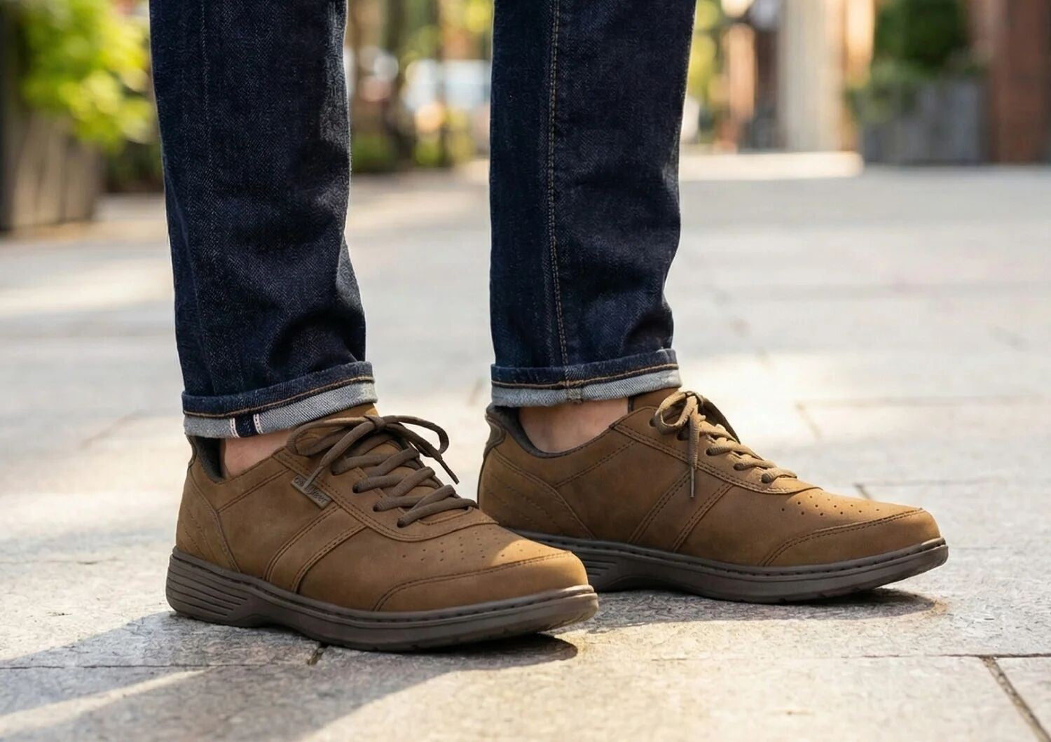 Orthofeet Pierre Hands-Free - Chocolate - Lifestyle View - 7