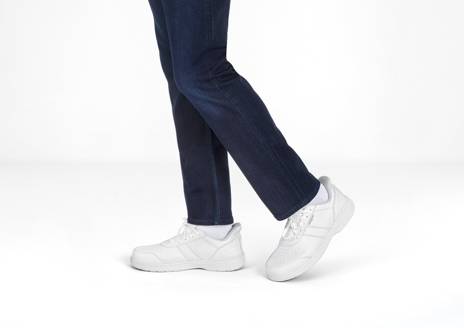Orthofeet Pierre Hands-Free - White - Lifestyle View - 8