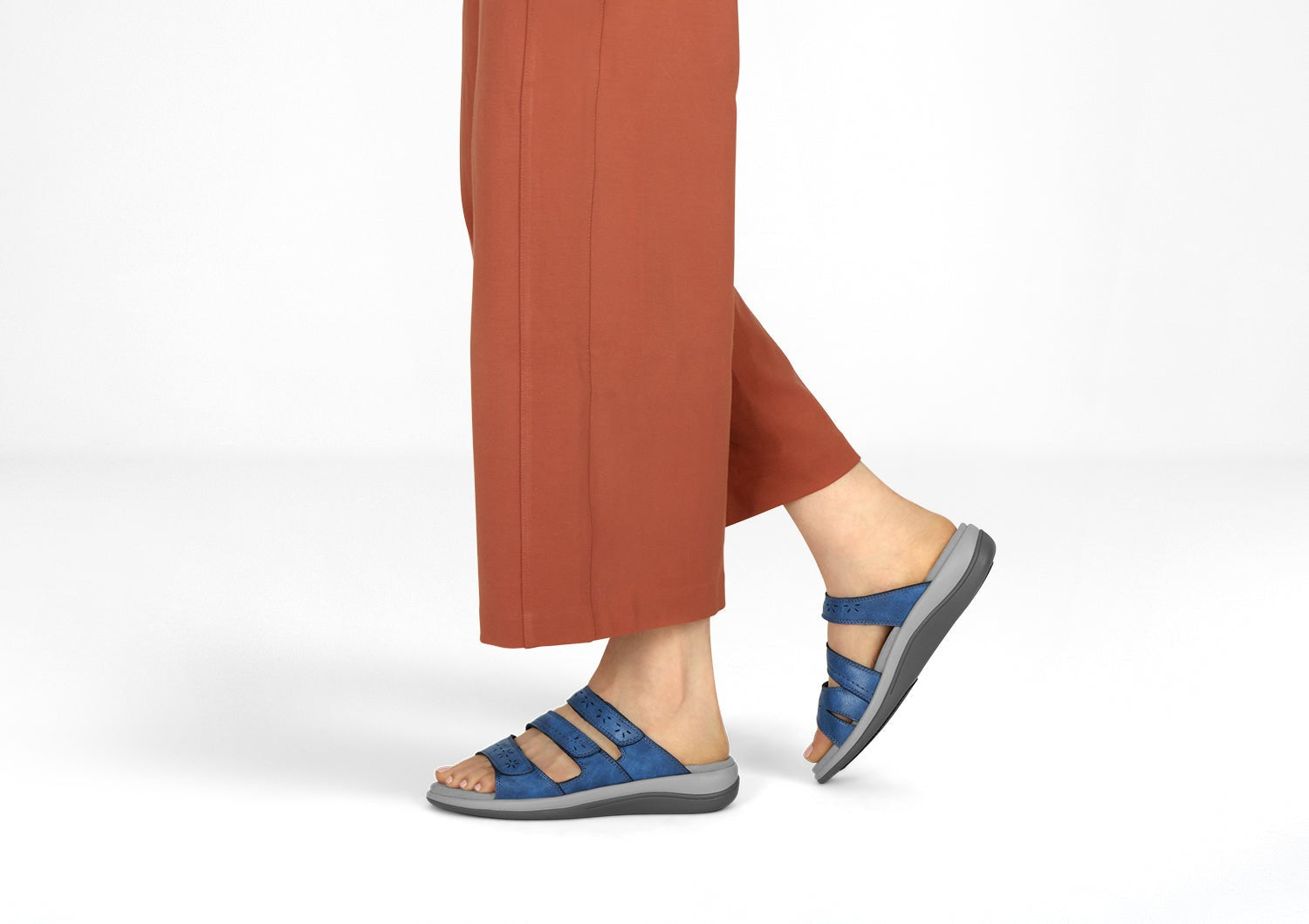 Orthofeet Sahara Supportive Cushioned Women's Sandals - Indigo Blue - Lifestyle View - 2