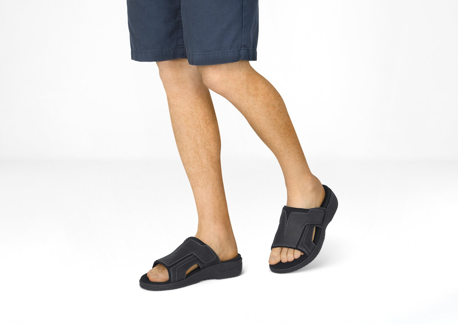 Orthofeet Sarasota Arch-Support Men's Sandals - Black - Lifestyle View - 2