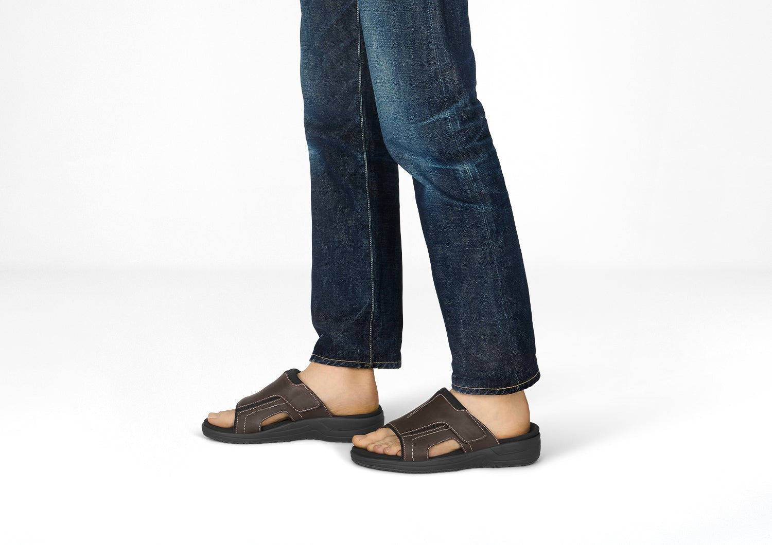 Orthofeet Sarasota Arch-Support Men's Sandals - Brown - Lifestyle View - 2