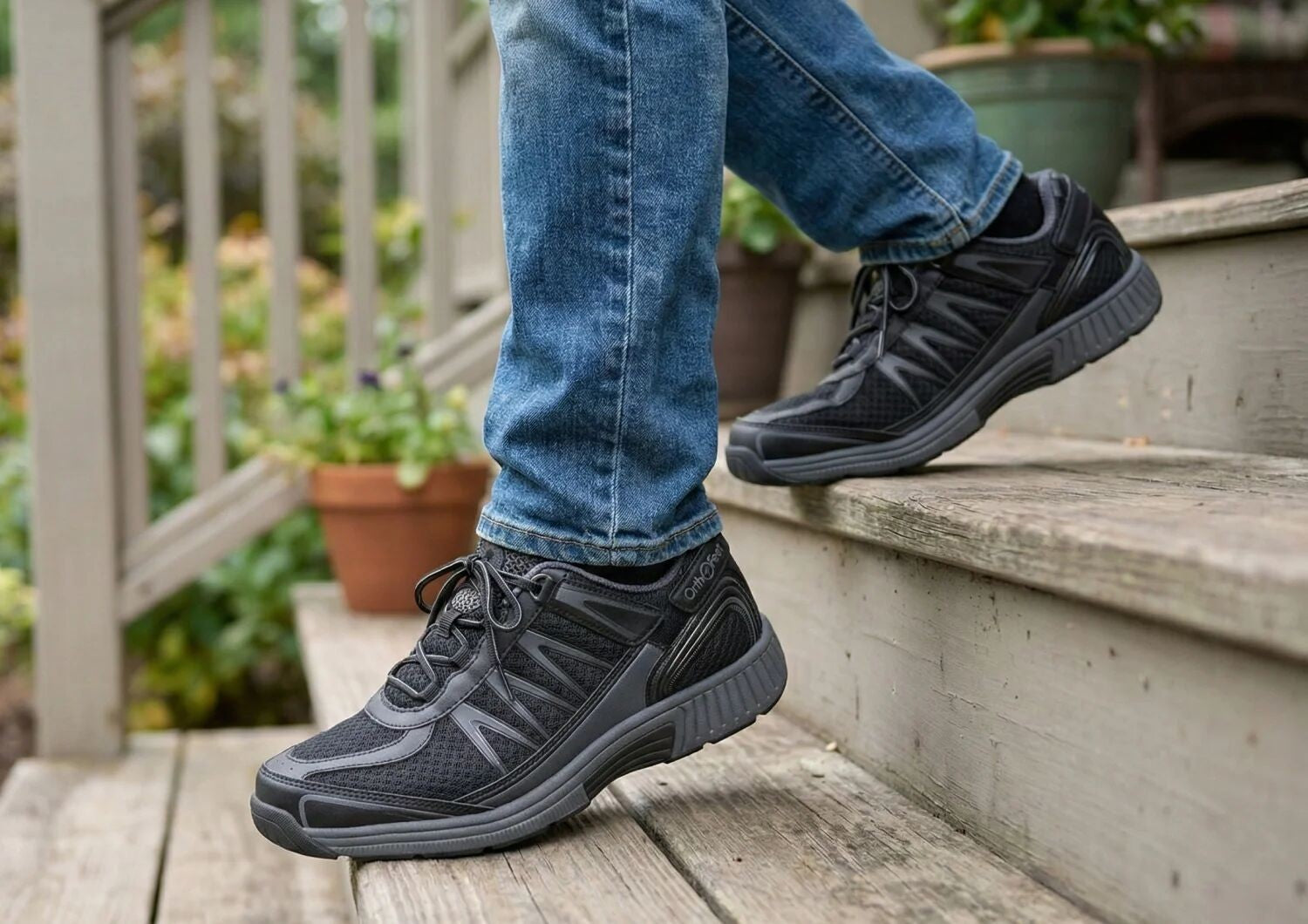 Orthofeet Sprint Tie-Less Men's Sneakers - Black - Lifestyle View - 8