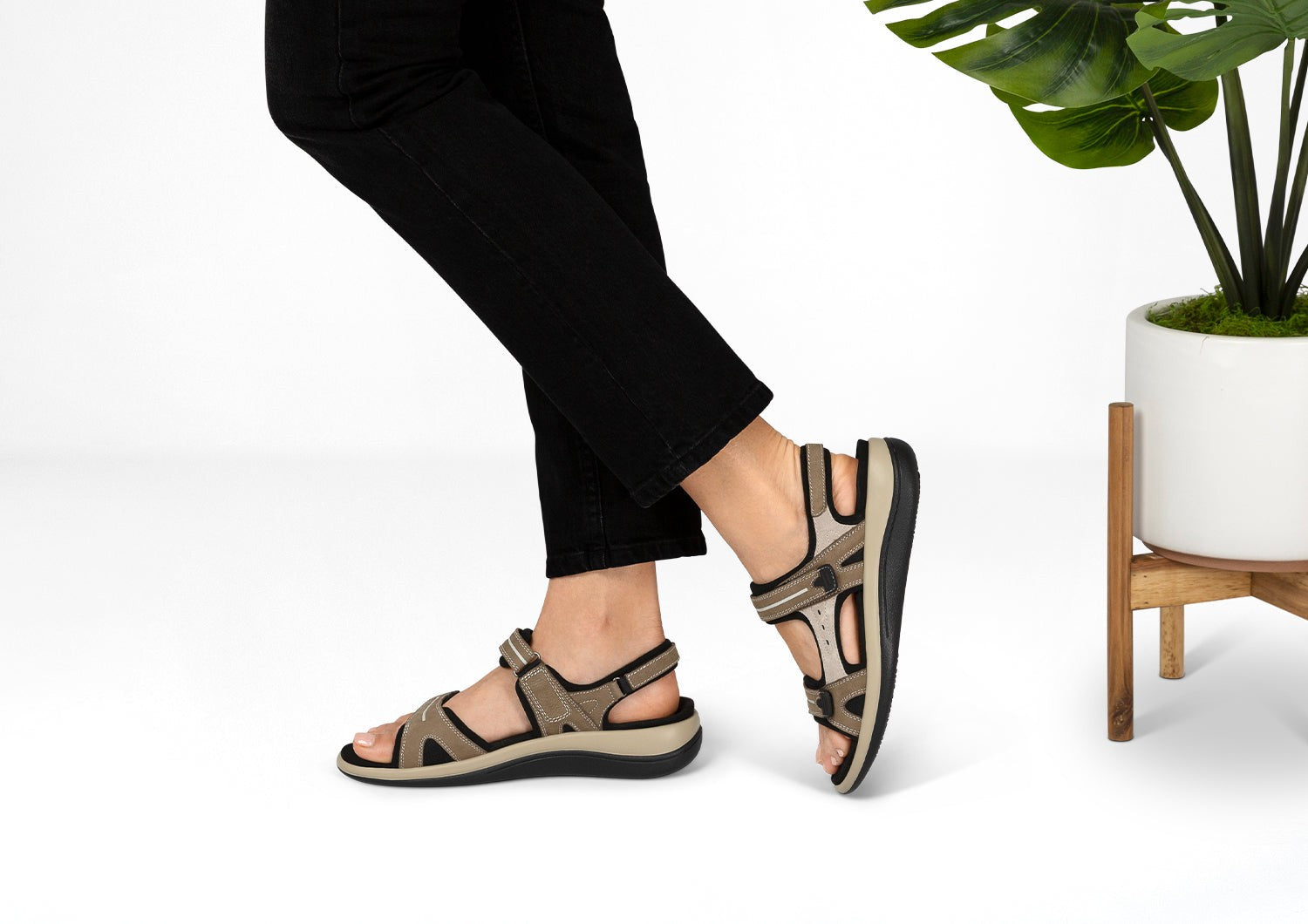 Orthofeet Venice Heel Strap Comfort Support Women's Sandal - Brown - Lifestyle View - 2
