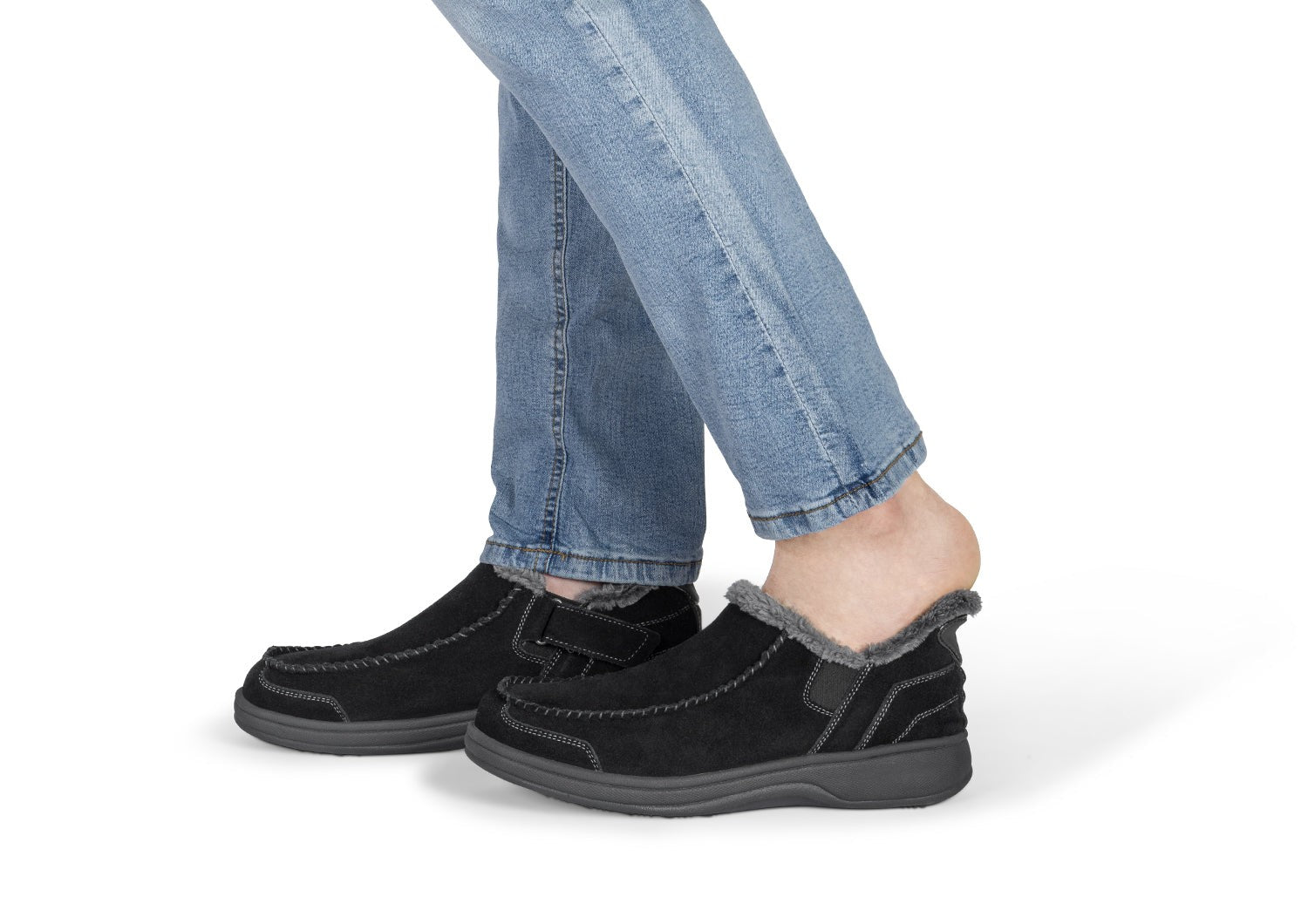 Orthofeet Vito Hands-Free Supportive Comfort Men's Slippers - Black - Lifestyle View - 9