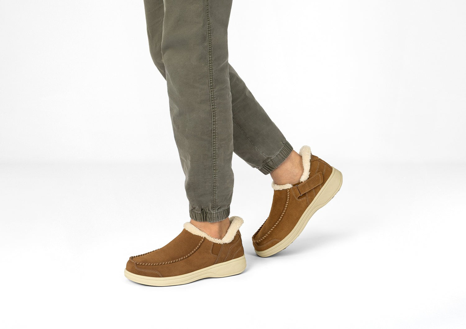 Orthofeet Vito Hands-Free Supportive Comfort Men's Slippers - Chestnut - Lifestyle View - 2
