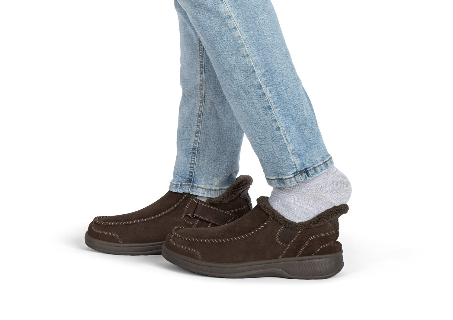 Orthofeet Vito Hands-Free Supportive Comfort Men's Slippers - Chocolate - Lifestyle View - 8
