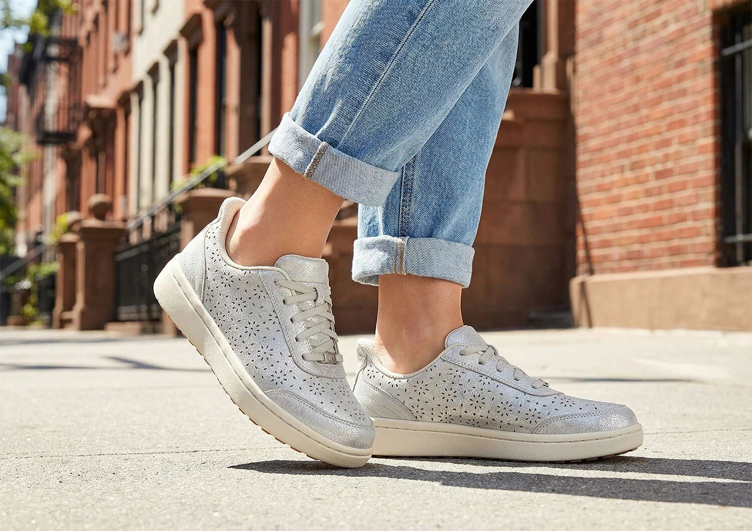 Orthofeet Wander Hands-Free Supportive Women's Sneakers - Champagne Metallic - Lifestyle View - 7