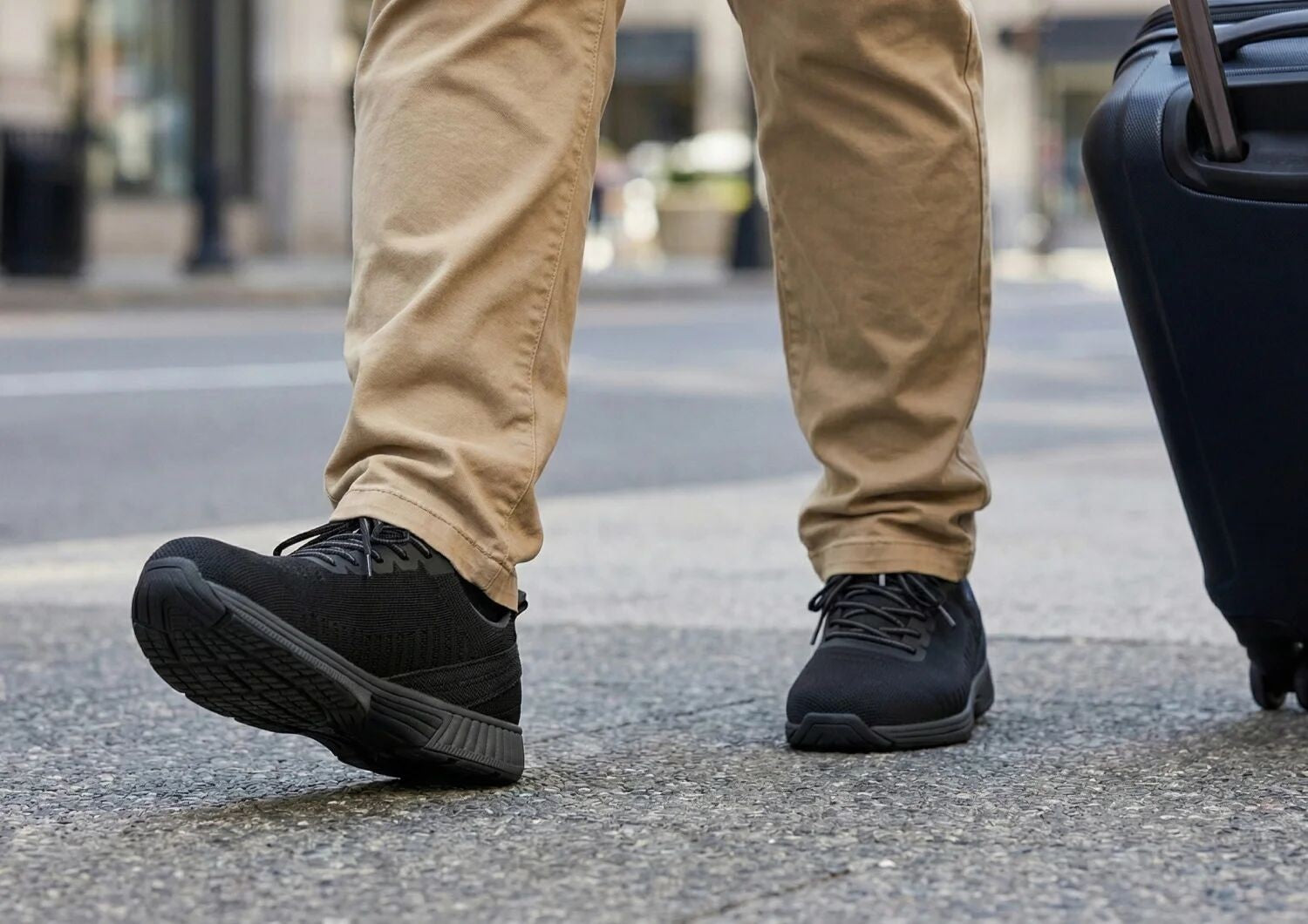 Orthofeet Yari Hands-Free Men's Sneakers - Black/gray - Lifestyle View - 7