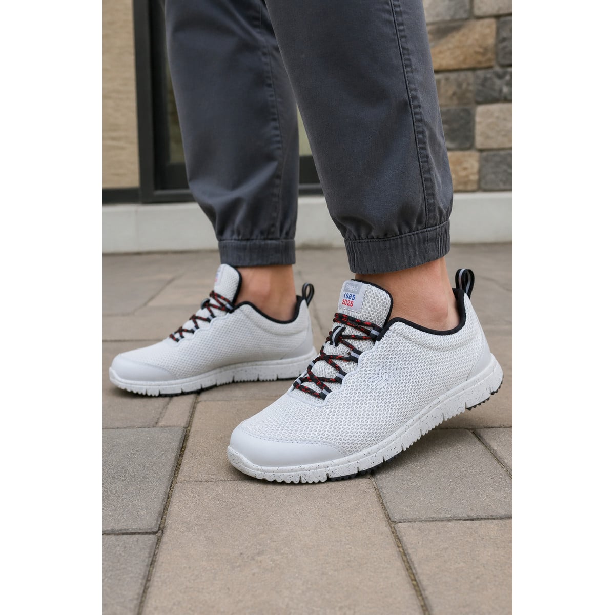 Propet TravelWalker Lace Men's Sneakers - Eurythmic Grey - Lifestyle