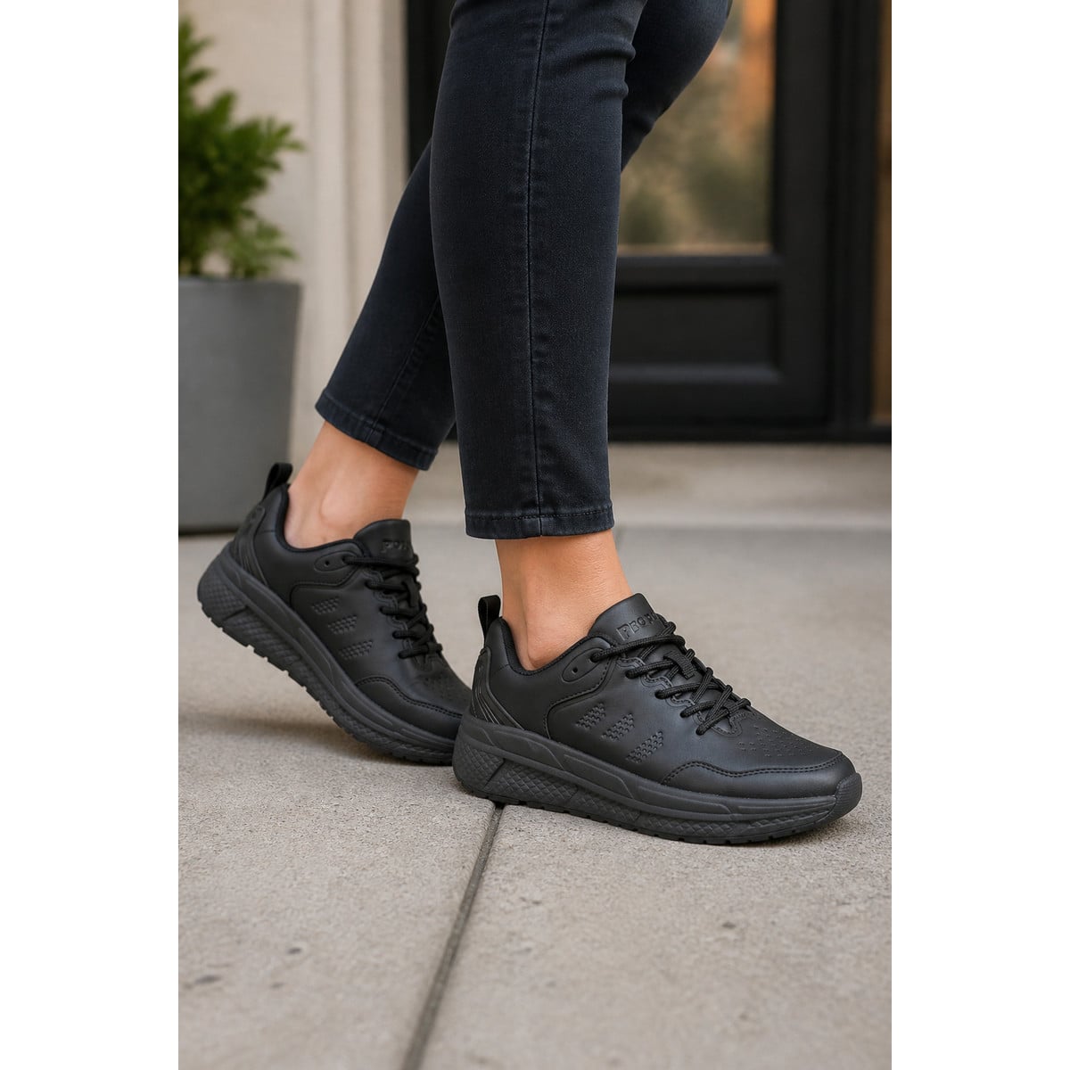 Propet Ultra Leather Women's Sneakers - Black S/R - Lifestyle