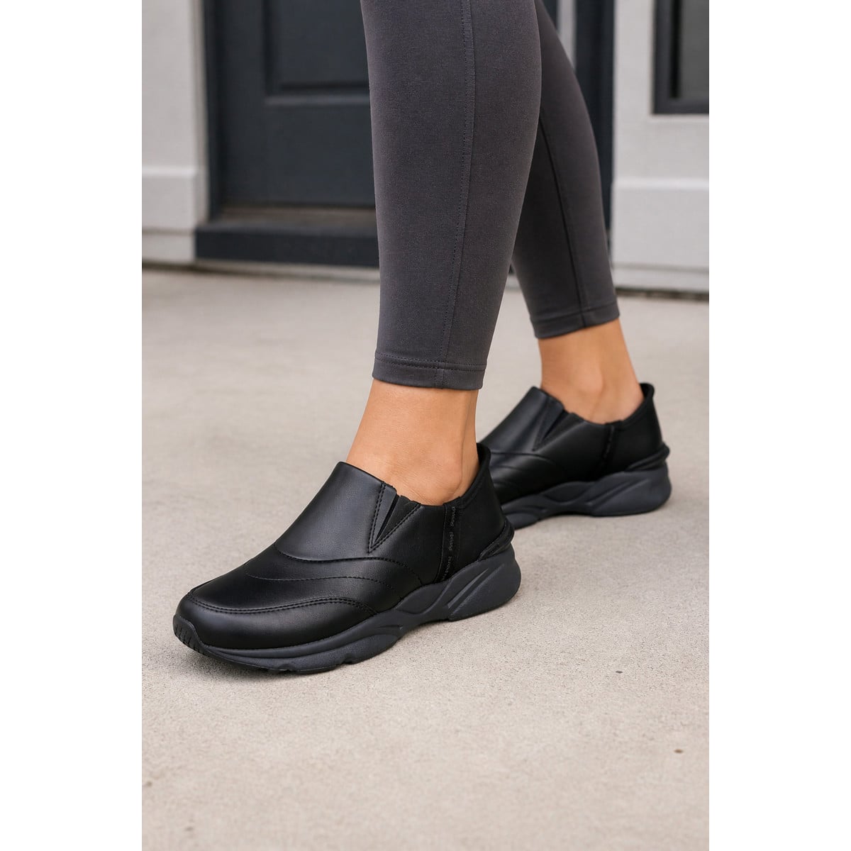 Propet Stability Freestyle Women's Sneakers - Black - Lifestyle