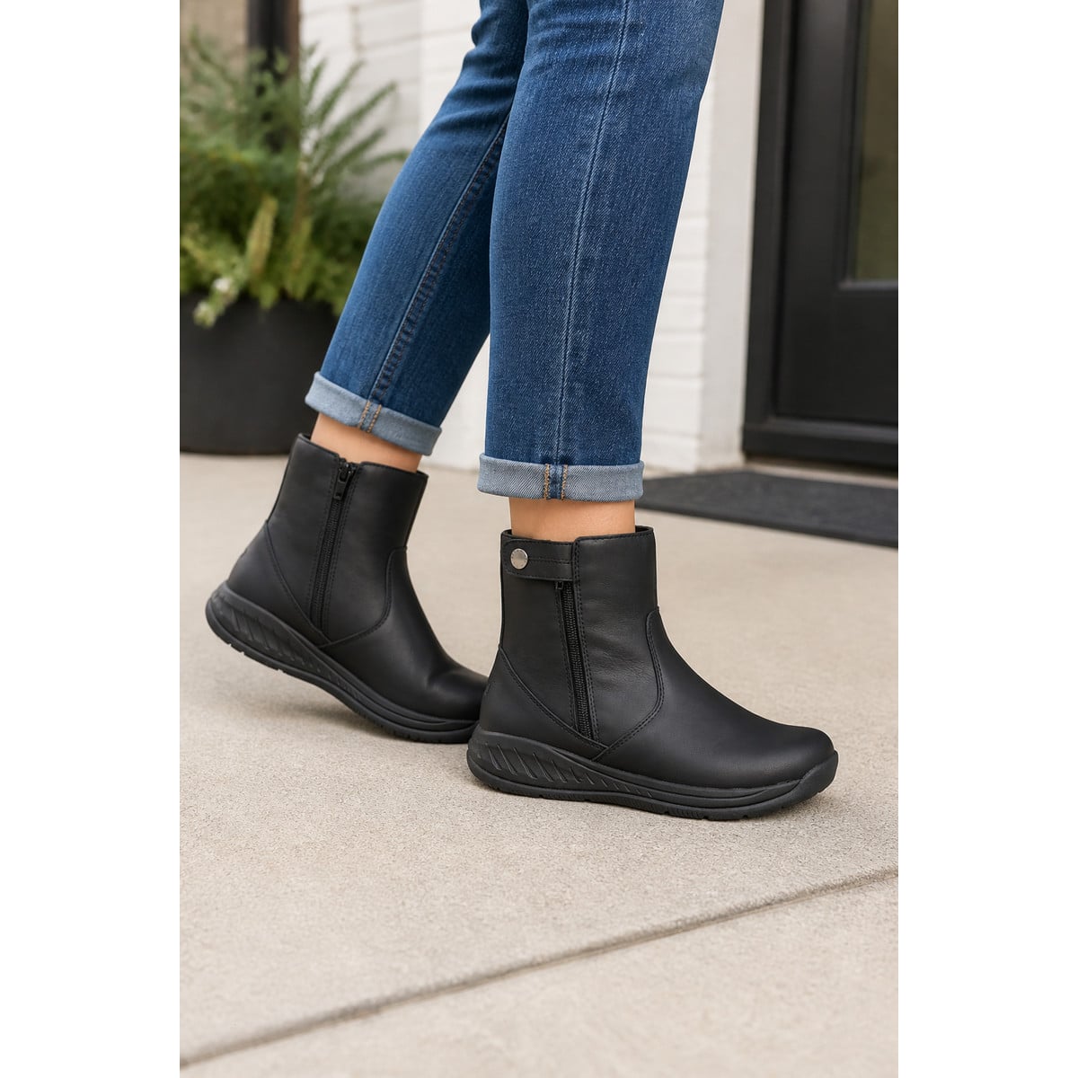 Propet Laney Women's Boots - Black - Lifestyle