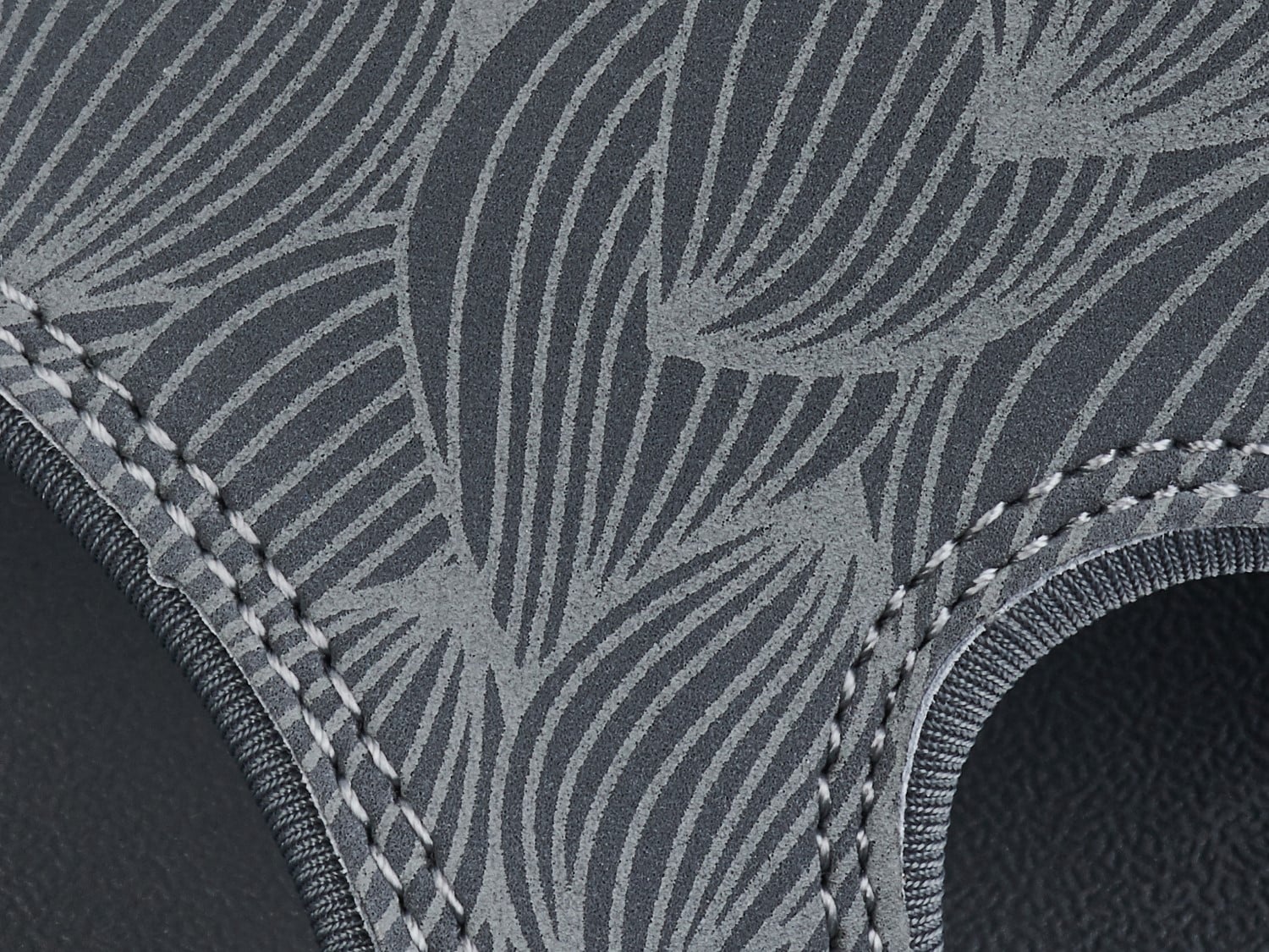 Spenco Wave Slide Women's Supportive Sandal - Black - Detail