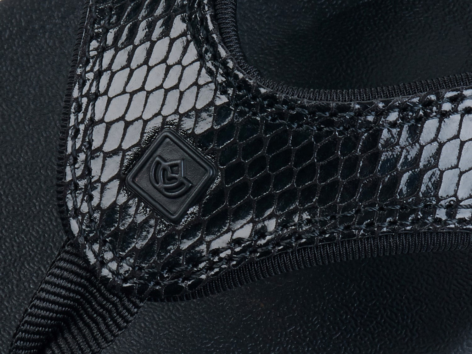 Spenco Yumi 2 Snake Women's Orthotic Sandal - Black - Detail
