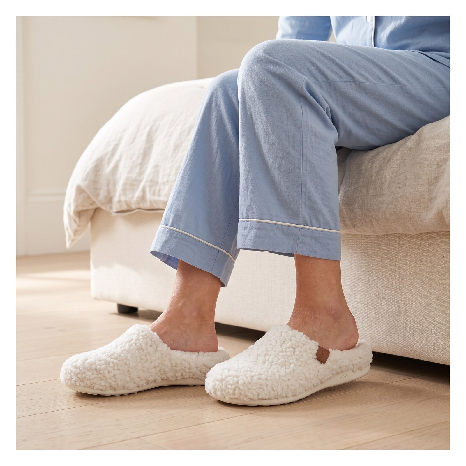 Strive Women's Copenhagen Curly Slippers - Marshmallow - Lifestyle